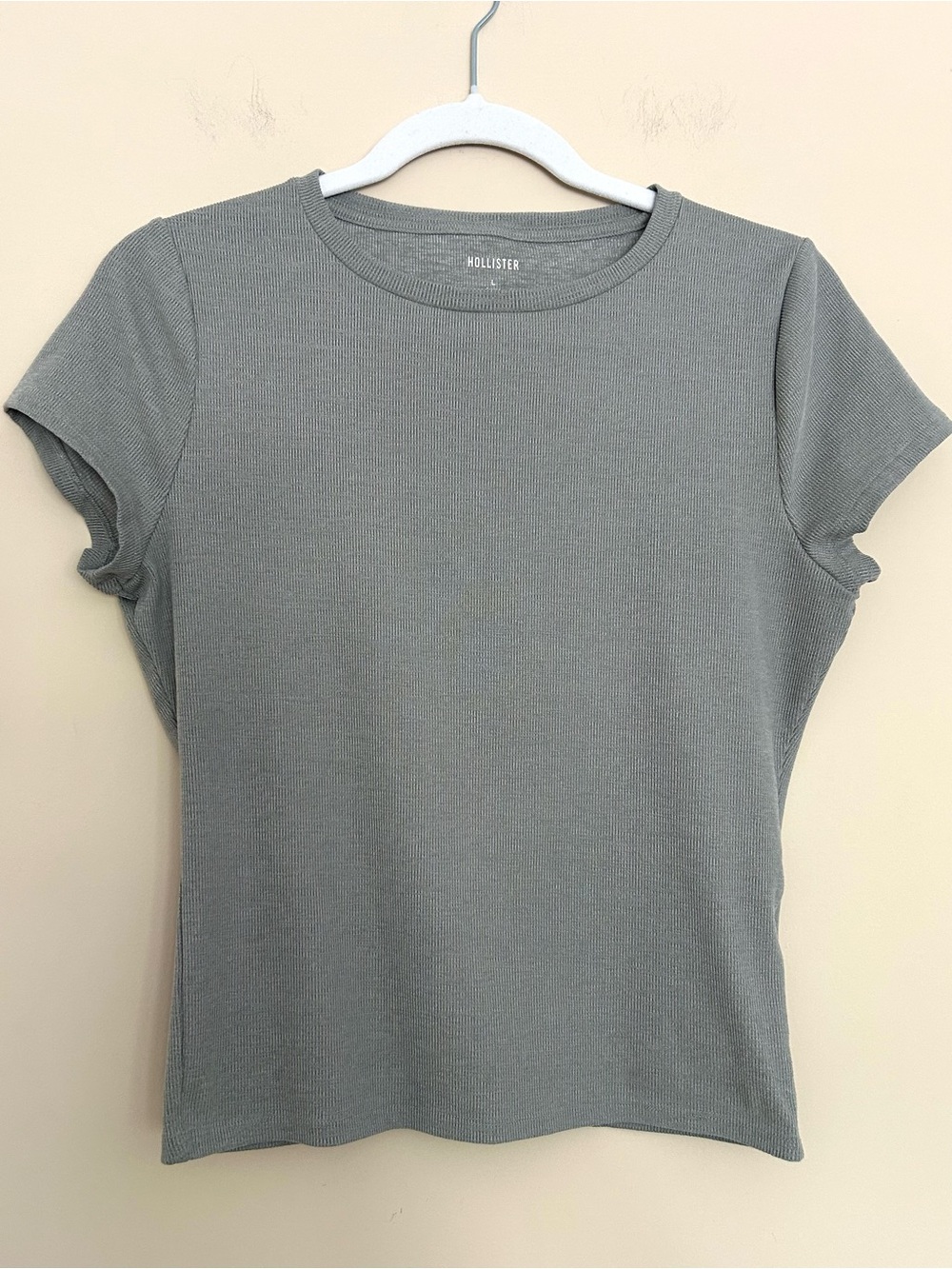 Hollister Women’s Light Gray Short Sleeve Ribbed Crewneck Top